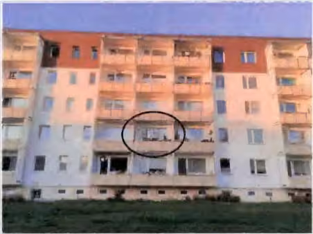 Zwangsversteigerung Eigentumswohnung in Greifswald – Hofansicht (Südseite) des Mehrfamilienhauses mit Balkonseite
