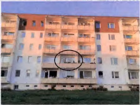 Zwangsversteigerung Eigentumswohnung in Greifswald – Hofansicht (Südseite) des Mehrfamilienhauses mit Balkonseite