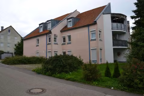 Zwangsversteigerung Eigentumswohnung in Crailsheim, Roßfeld – Nordwestansicht des Mehrfamilienhauskomplexes Maulacher Straße.