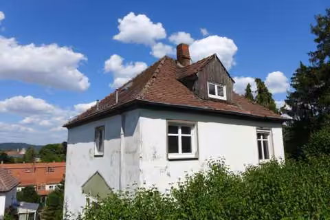 Zwangsversteigerung Einfamilienhaus in Dresden, Mobschatz – Rückwärtige Ansicht des Gebäudes aus Richtung Süden.