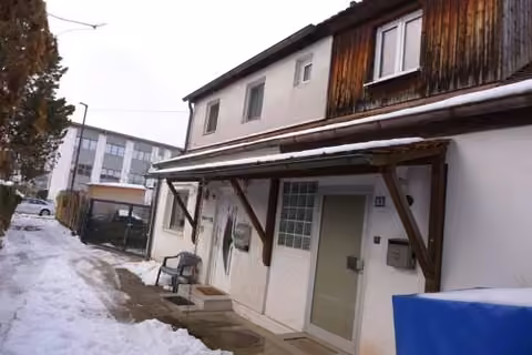 Zwangsversteigerung Doppelhaushälfte in Fürth, Südstadt – Wohnhaus/Doppelhaushälfte, Ansicht von Südost.