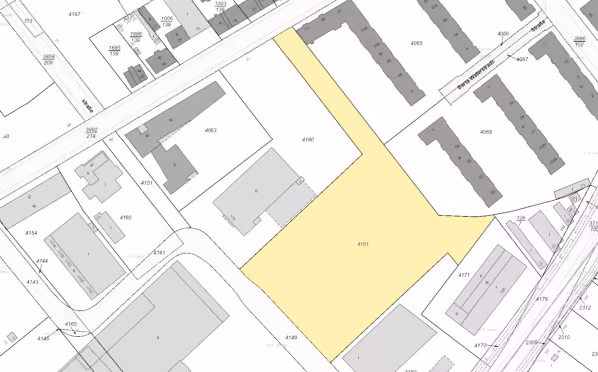 Zwangsversteigerung Grundstück in Berlin, Adlershof – Auszug aus dem amtlichen Katasterplan zur L-Form des Grundstücks.