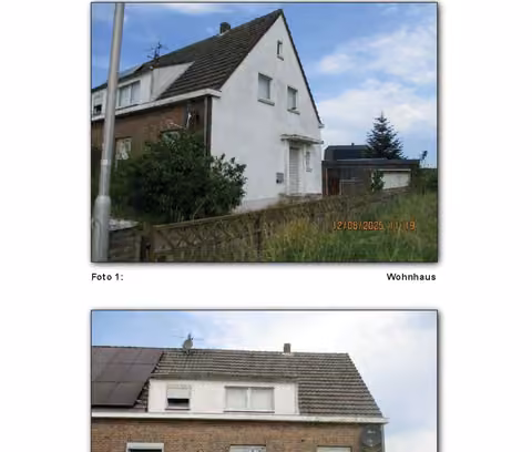 Zwangsversteigerung Doppelhaushälfte in Emmerich am Rhein, Elten – Straßenansicht des Wohnhauses aus einer seitlichen Perspektive.