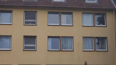 Zwangsversteigerung Wohn-/Geschäftshaus in Gelsenkirchen, Schalke – Straßenseitiger Blick auf das Wohn- und Geschäftshaus.