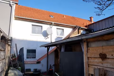 Zwangsversteigerung Reihenhaus in Sömmerda – Wohnhaus - Südansicht (Hofansicht)