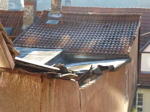 Zwangsversteigerung Einfamilienhaus in Bad Blankenburg – Vorderansicht des Wohnhauses vom Oberen Sonnenberg.