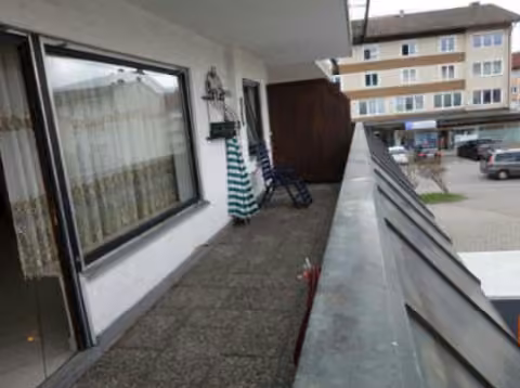 Zwangsversteigerung Eigentumswohnung in Sonthofen – Südbalkon der Wohnung mit gut nutzbarer Tiefe.