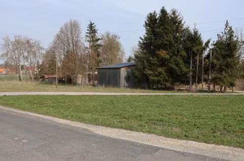 Zwangsversteigerung in Gemünden, Steinfeld – Blick auf das ebene, landwirtschaftlich genutzte Flurstück (Ackerland).