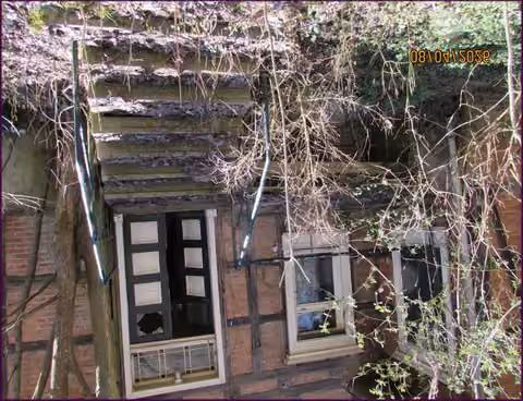 Zwangsversteigerung Einfamilienhaus in Gemeinde Am Großen Bruch, Neuwegersleben – Außenansicht des Wohnhauses mit dem Straßengiebel.