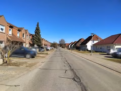 Zwangsversteigerung Einfamilienhaus in Bad Kleinen, Gallentin – Hofseitige Gebäudeansicht mit überdachter Terrasse