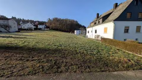 Zwangsversteigerung Grundstück in Ehringshausen – Außenansicht von Flurstück 61 in Richtung Südwesten.