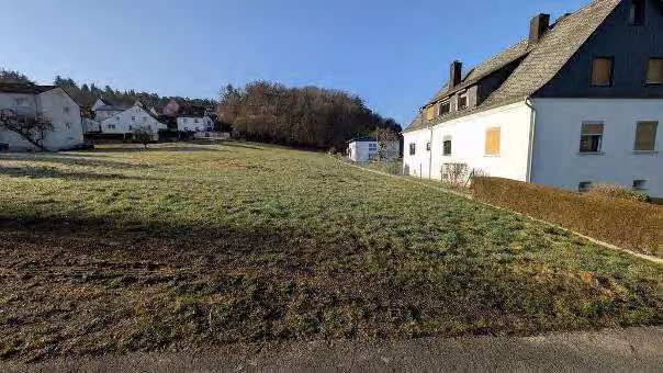 Zwangsversteigerung Grundstück in Ehringshausen – Außenansicht von Flurstück 61 in Richtung Südwesten.