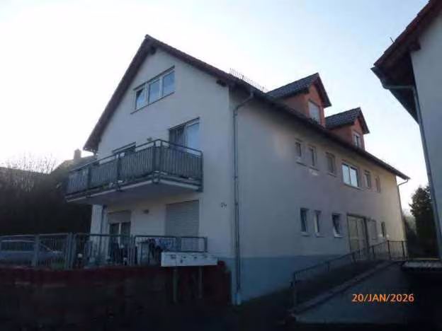 Zwangsversteigerung Eigentumswohnung in Mühltal, Nieder-Ramstadt – Ansicht des Gebäudes von Norden.