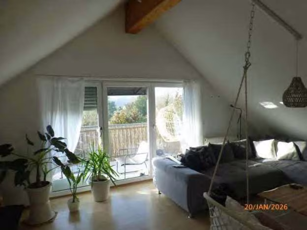 Zwangsversteigerung Eigentumswohnung in Mühltal, Nieder-Ramstadt – Innenansicht des Wohnzimmers der Wohnung Nr. 5.