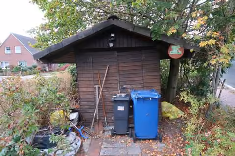 Zwangsversteigerung Reihenhaus in Westerstede – Holzhütte auf Flurstück 60/313.