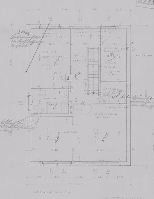 Zwangsversteigerung Zweifamilienhaus in Erftstadt, Liblar – Grundriss des Obergeschosses mit Balkon.