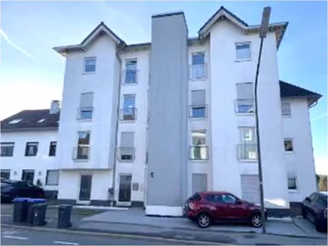 Zwangsversteigerung Eigentumswohnung in Wermelskirchen – Vorderansicht des Mehrfamilienhauses in der Grünestraße 5.