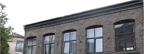 Zwangsversteigerung Eigentumswohnung in Köln, Neustadt/Süd – Hauptansicht des Stadthauses Kyffhäuserstraße 41d von Westen.
