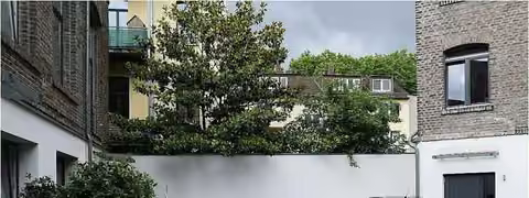 Zwangsversteigerung Eigentumswohnung in Köln, Neustadt/Süd – Pkw-Stellplatz Nr. 3 im Innenhof mit Sondernutzungsrecht.