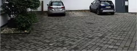 Zwangsversteigerung Eigentumswohnung in Köln, Neustadt/Süd – Gartenbereich im Innenhof mit Sondernutzungsrecht.