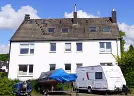 Zwangsversteigerung Mehrfamilienhaus in Schwerte, Westhofen – Außenansicht der Gebäude Reichshofstraße 17a und 19.