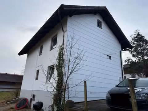 Zwangsversteigerung Einfamilienhaus in Falkenberg, Volksdorf – Nordwestansicht des Wohnhauses.