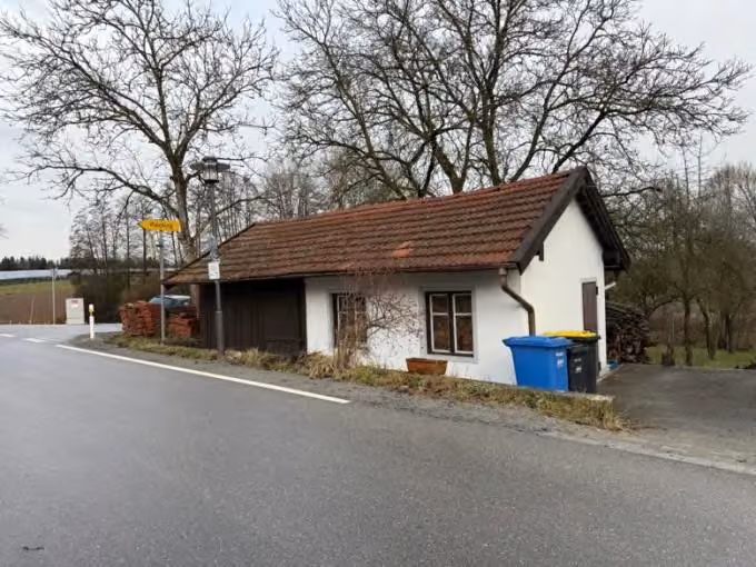 Zwangsversteigerung Einfamilienhaus in Falkenberg, Volksdorf – Südostansicht des Nebengebäudes (Holzlager).