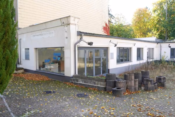 Zwangsversteigerung Grundstück in Berlin, Schmargendorf – Außenansicht von Gebäude Nr. 1 (ehemalige Verwaltung).