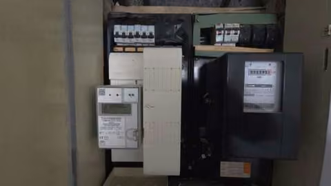 Zwangsversteigerung Eigentumswohnung in Gelsenkirchen, Schalke – Eingangstür zur Wohnung im Dachgeschoss.