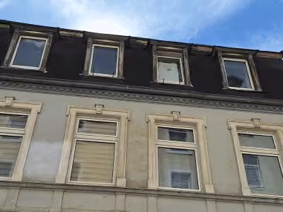 Zwangsversteigerung Mehrfamilienhaus in Wuppertal, Elberfeld – Vorderansicht des Mehrfamilienhauses Anilinstraße 7.