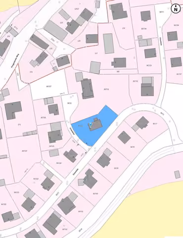 Zwangsversteigerung Einfamilienhaus in Gerach – Amtlicher Kataster-Lageplan mit Kennzeichnung von Wohnhaus und Garage.