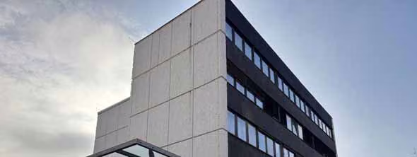 Zwangsversteigerung Büro in Bergkamen, Weddinghofen – Westansicht des Ärztehauses.