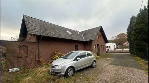 Zwangsversteigerung Einfamilienhaus in Wesel, Obrighoven-Lackhausen – Nord-Ost-Ansicht des Büro- und Wohngebäudes