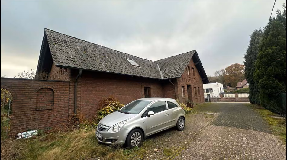Zwangsversteigerung Einfamilienhaus in Wesel, Obrighoven-Lackhausen – Nord-Ost-Ansicht des Büro- und Wohngebäudes