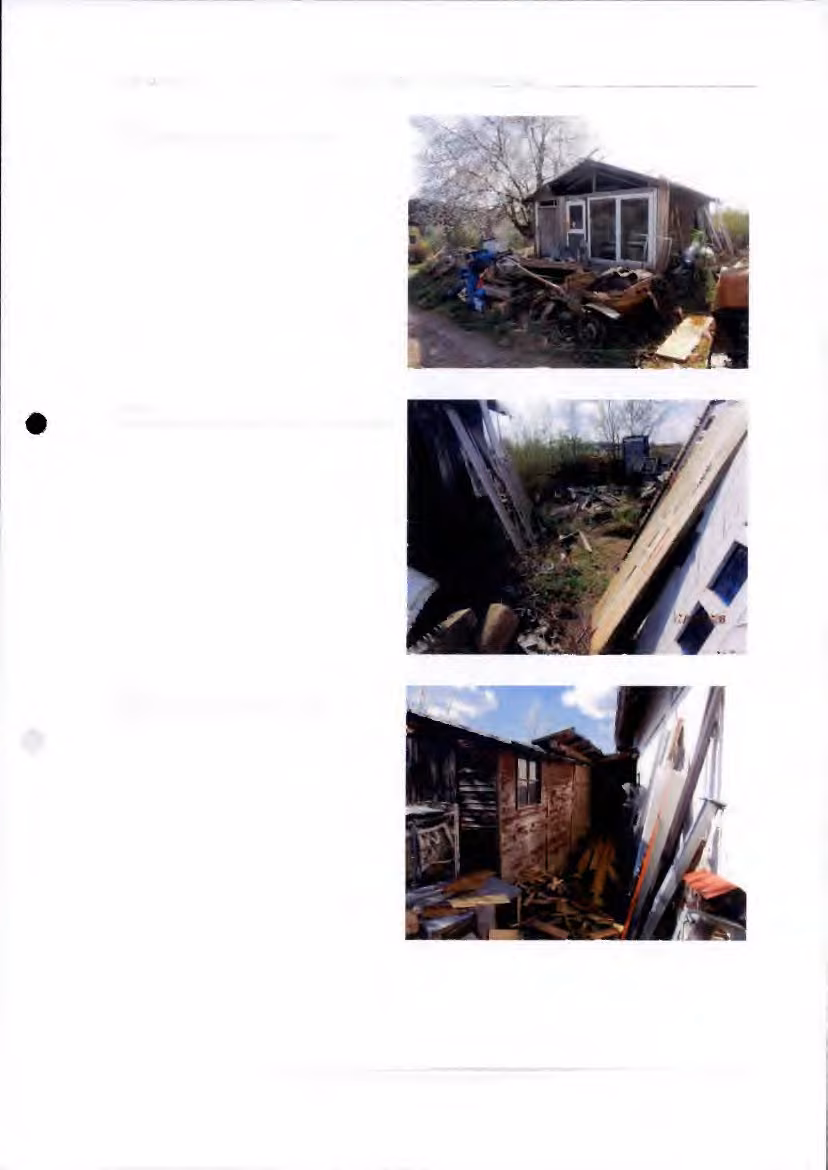 Zwangsversteigerung Einfamilienhaus in Arnstorf, Döttenau – Abbruchreifes Holz-Nebengebäude auf dem südlichen Nachbarflurstück.