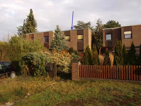 Zwangsversteigerung Reihenhaus in Berlin, Spandau / Hakenfelde – Eingangsbereich des Hauses Paarener Straße 16