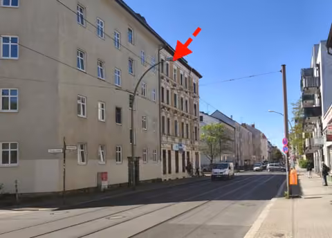 Zwangsversteigerung Eigentumswohnung in Berlin, Adlershof – Straßenansichten der Dörpfeldstraße und der Wassermannstraße.