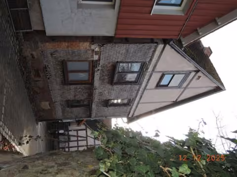 Zwangsversteigerung Eigentumswohnung in Brensbach – Hofansicht des Wohnungseigentums im Altbau.