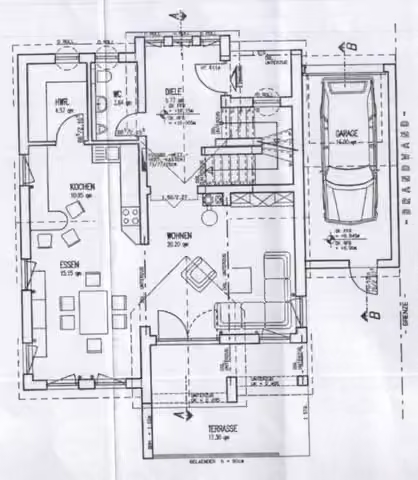 Zwangsversteigerung Einfamilienhaus in Idstein – Grundriss des Erdgeschosses mit Wohn-, Ess- und Küchenbereich sowie Terrasse.