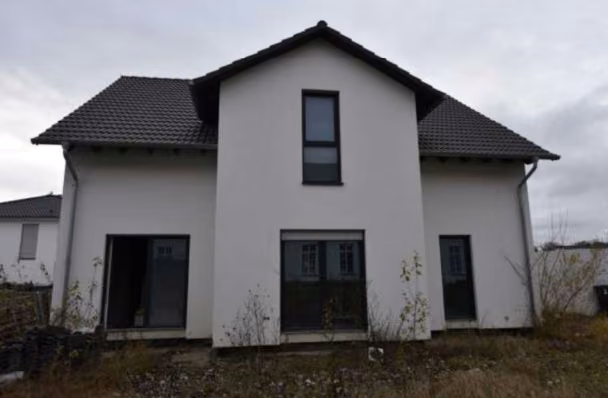 Zwangsversteigerung Einfamilienhaus in Goslar, Grauhof / Jürgenohl – Rückansicht des Gebäudes aus östlicher Richtung.