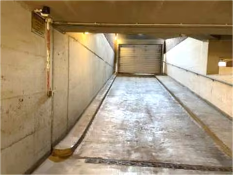 Zwangsversteigerung Stellplatz/Garage in Köln, Sülz – Tiefgaragenstellplatz Nr. G 12 in der Tiefgarage gegenüber dem Treppenhauszugang.