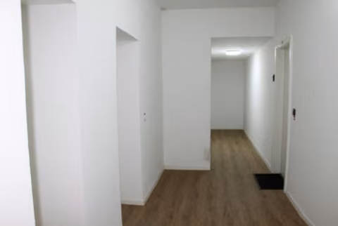 Zwangsversteigerung Büro in Essen, Ostviertel – Flurbereich im ersten Obergeschoss des Treppenhauses.