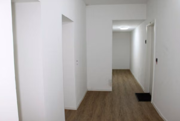 Zwangsversteigerung Büro in Essen, Ostviertel – Flurbereich im ersten Obergeschoss des Treppenhauses.