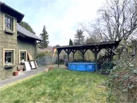 Zwangsversteigerung Mehrfamilienhaus in Windeck, Rosbach – Carportanbau auf dem Grundstück