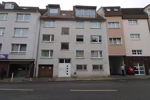 Zwangsversteigerung Eigentumswohnung in Essen, Altendorf – Straßenansicht der Wohnanlage Oberdorfstraße 41 mit Markierung der Wohnung im Erdgeschoss.