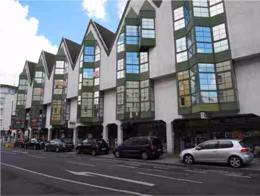 Zwangsversteigerung Büro in Oberhausen, Altstadt-Mitte – Fassadenansicht entlang der Havensteinstraße mit Arkaden und Spitzerkern.