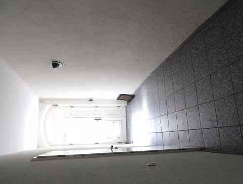 Zwangsversteigerung Eigentumswohnung in Großenhain – Hauseingangsbereich und Flur im Erdgeschoss des Treppenhauses.