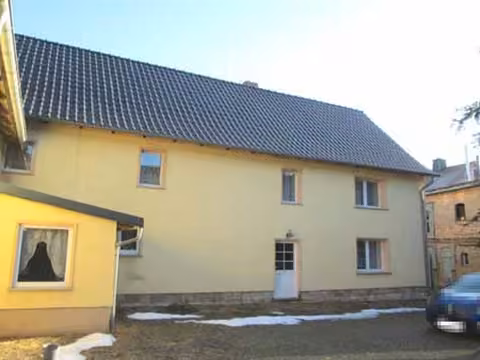 Zwangsversteigerung Landwirtschaft in Goseck, Markröhlitz – Hofansicht von Wohngebäude Nr. 1