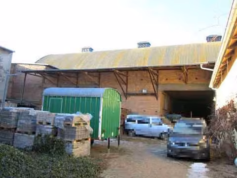 Zwangsversteigerung Landwirtschaft in Goseck, Markröhlitz – Hofscheune Nr. 3 mit markantem Zollingerdach