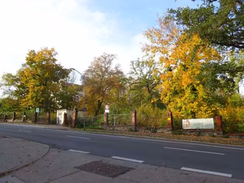 Zwangsversteigerung Grundstück in Weißenfels – Straßenansicht des Grundstücks von der Naumburger Straße aus